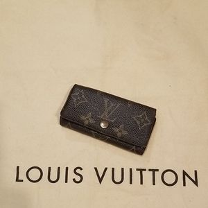 SOLD - 🔑 Louis Vuitton® Monogram 4-Ring Key Case